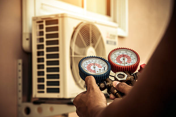 Professional Hvac technician working in Mexico, IN
